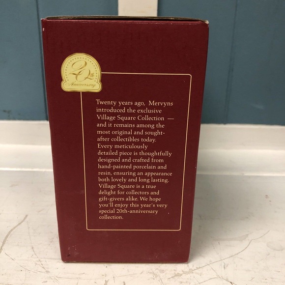 Village Square 20th Anniversary Village Square Carolers Christmas Figurines 2006 - Picture 3 of 4